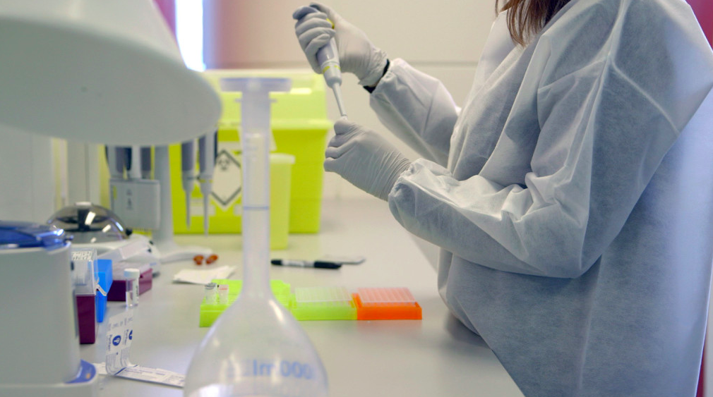 用棉簽采集你嘴里的DNA，根據(jù)它的特征定制一條專屬圍巾